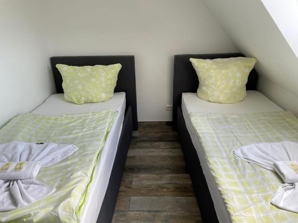 Gruener Baum Hotel Schoemberg  Ngoại thất bức ảnh